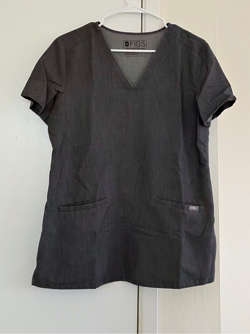 Figs Women's Short Sleeve V-Neck Scrub Top in Charcoal